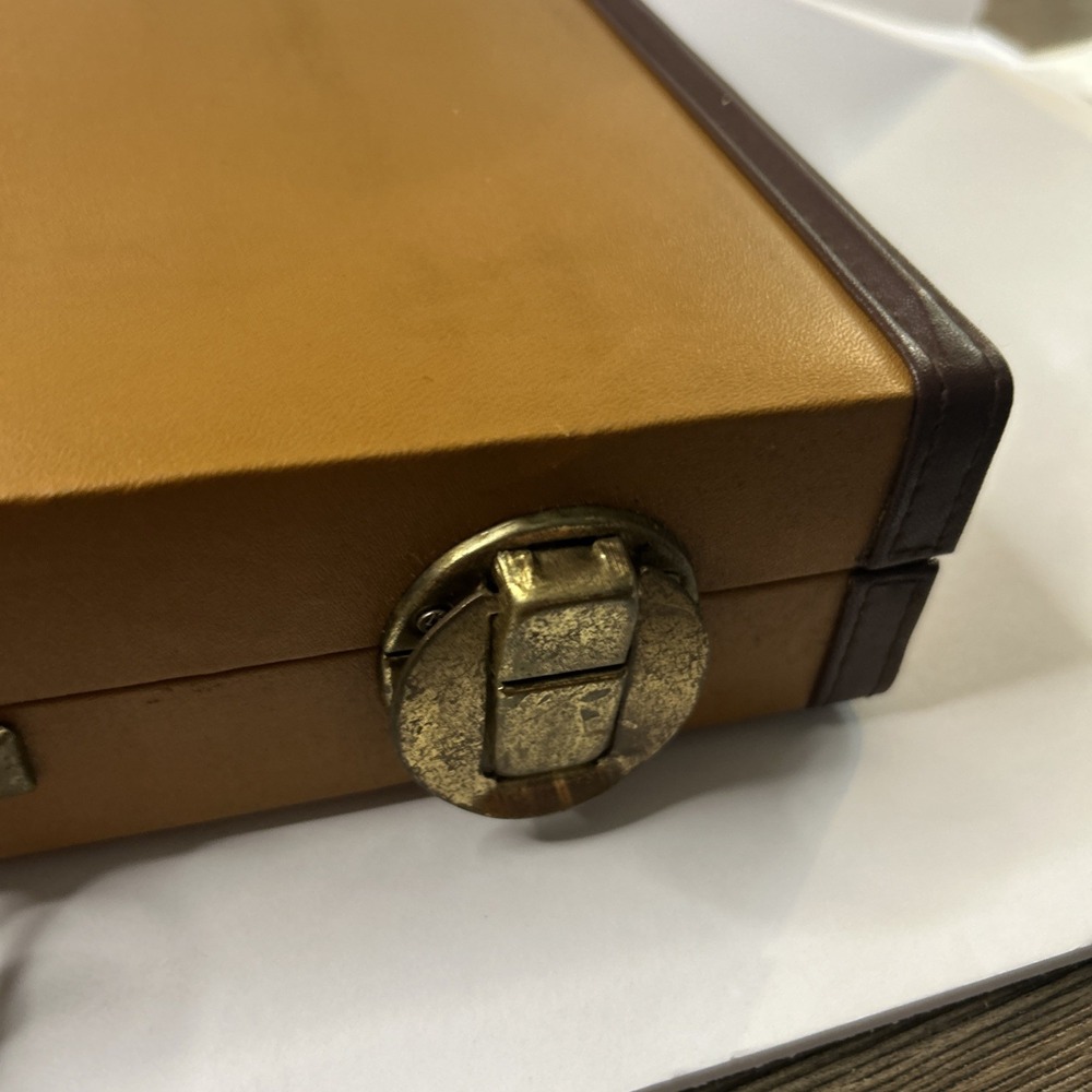 BACKGAMMON VTG GAME W/TAN LEATHER CASE - - Picture 7 of 11